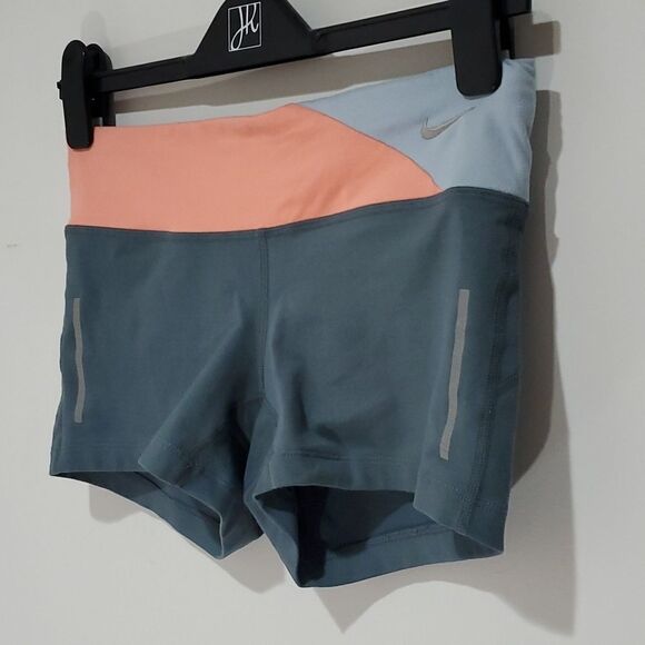 Nike grey and pink small athletic shorts - Picture 2 of 7